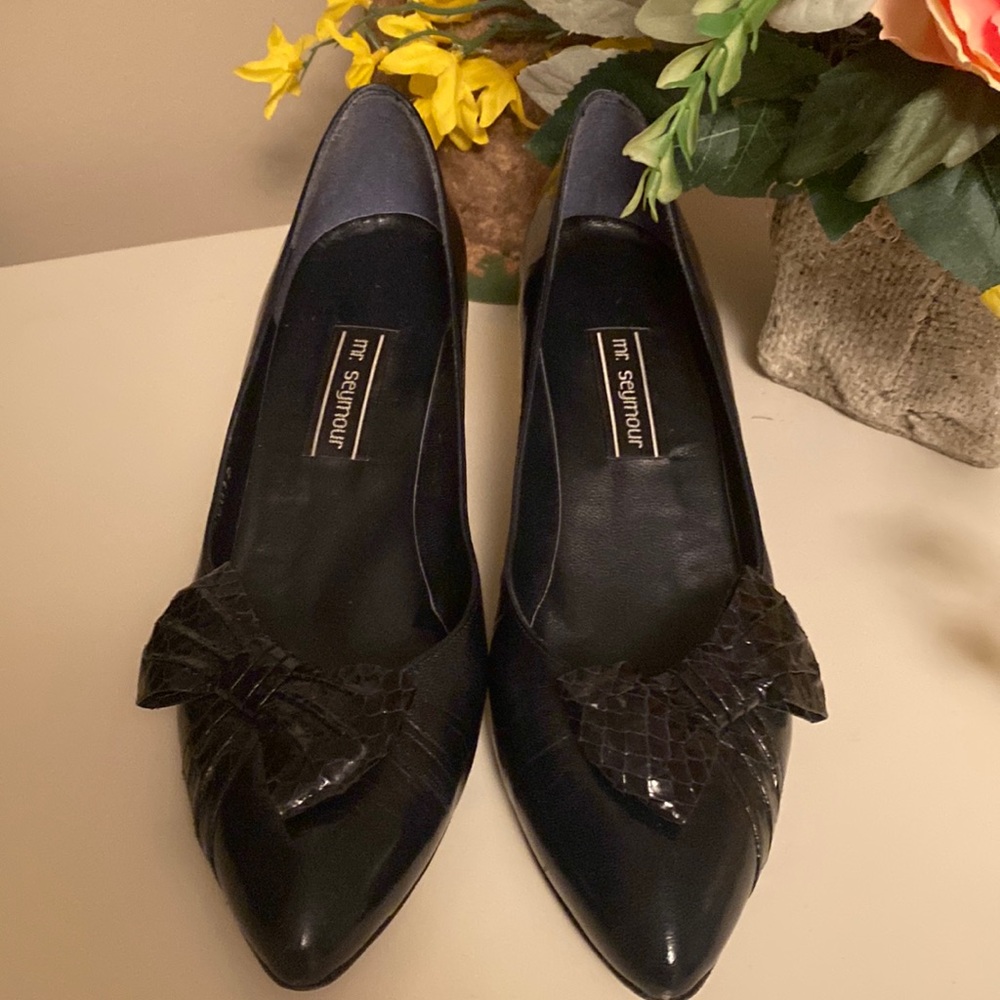 Stuart Weitzman For Mr. Seymour, black leather pumps EUC, box is not original.